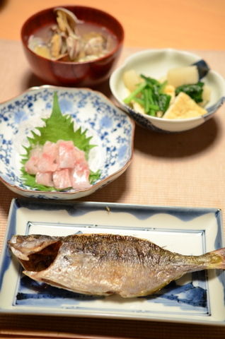 タカベの姿焼きとカマスの刺身