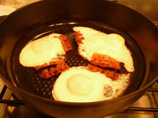 STAUBで目玉焼き